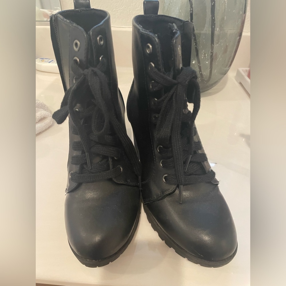 Time and tru boots. Black.size 8.5